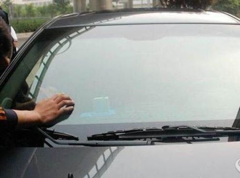 點(diǎn)擊查看詳細(xì)信息<br>標(biāo)題：汽車玻璃 閱讀次數(shù)：2418